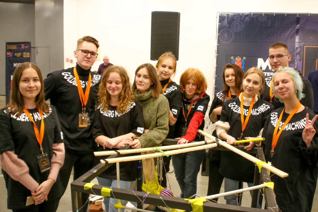 Студенты Школы дизайна НИУ ВШЭ – Санкт-Петербург взяли гран-при на чемпионате по созданию машины Голдберга